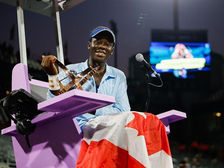 Victoria Mboko soulève son premier trophée majeur face à Naomi Osaka