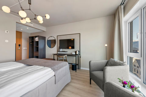 stor seng hotell utsikt ålesund moderne nyoppusset norge barnevennlig ekstraseng dyrevennlig god frokost