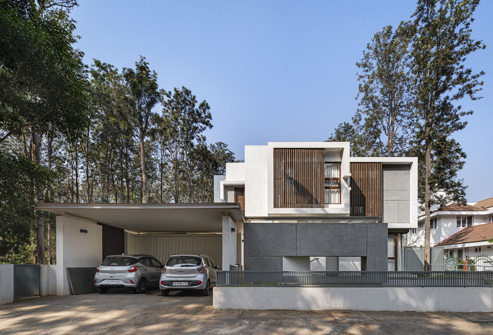 This House in Bangalore Seamlessly Blends into the Serenity of its Location
