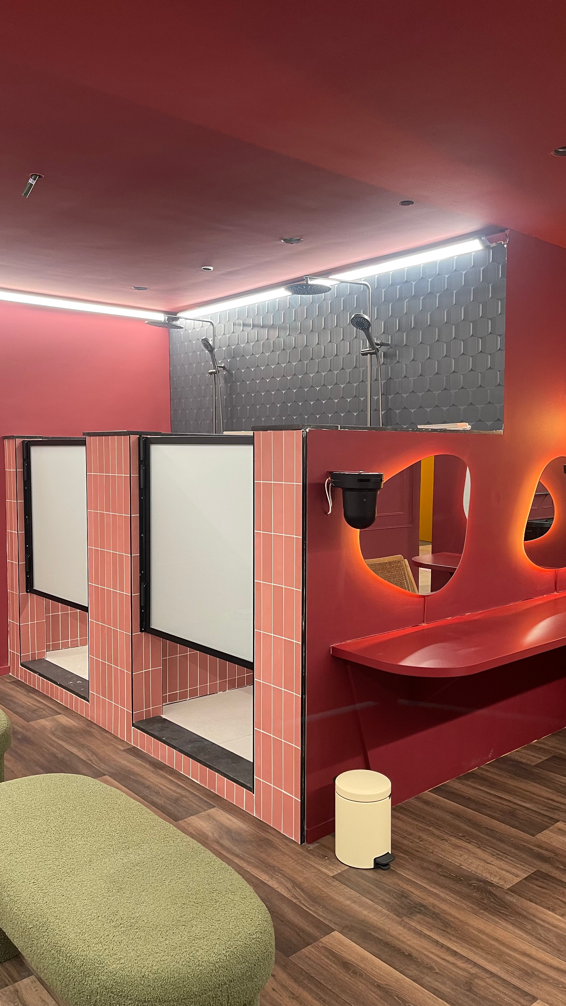 Mcompany Silicone Valley zorgt voor professionele kitafwerkingen in het Big Brother-huis,