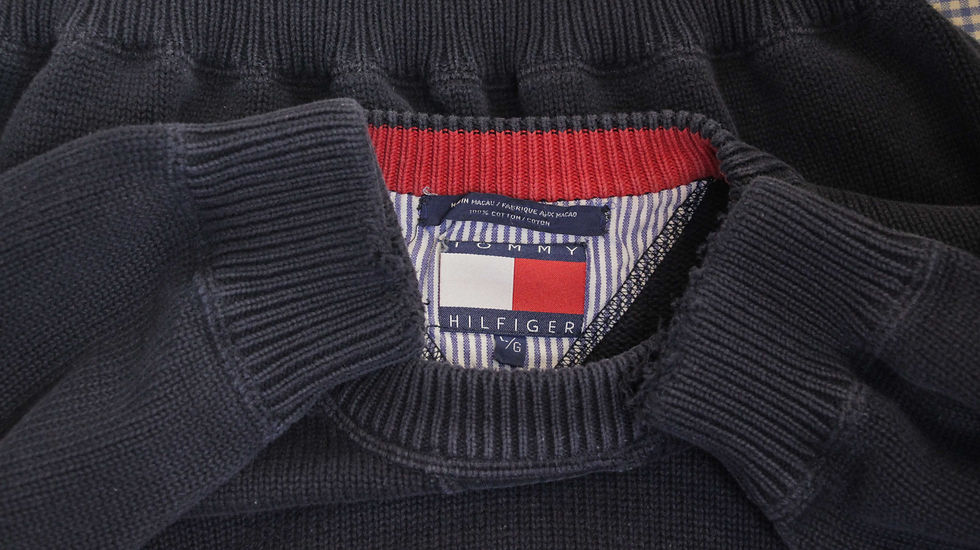 Thumbnail: Vintage Tommy Hilfiger Crest Sweater - L