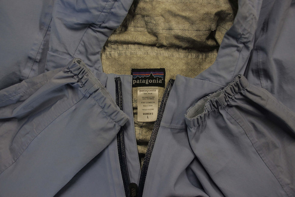 Thumbnail: Women’s Patagonia Windbreaker - L