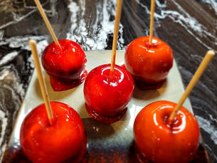 DELICIOUS CANDY APPLES