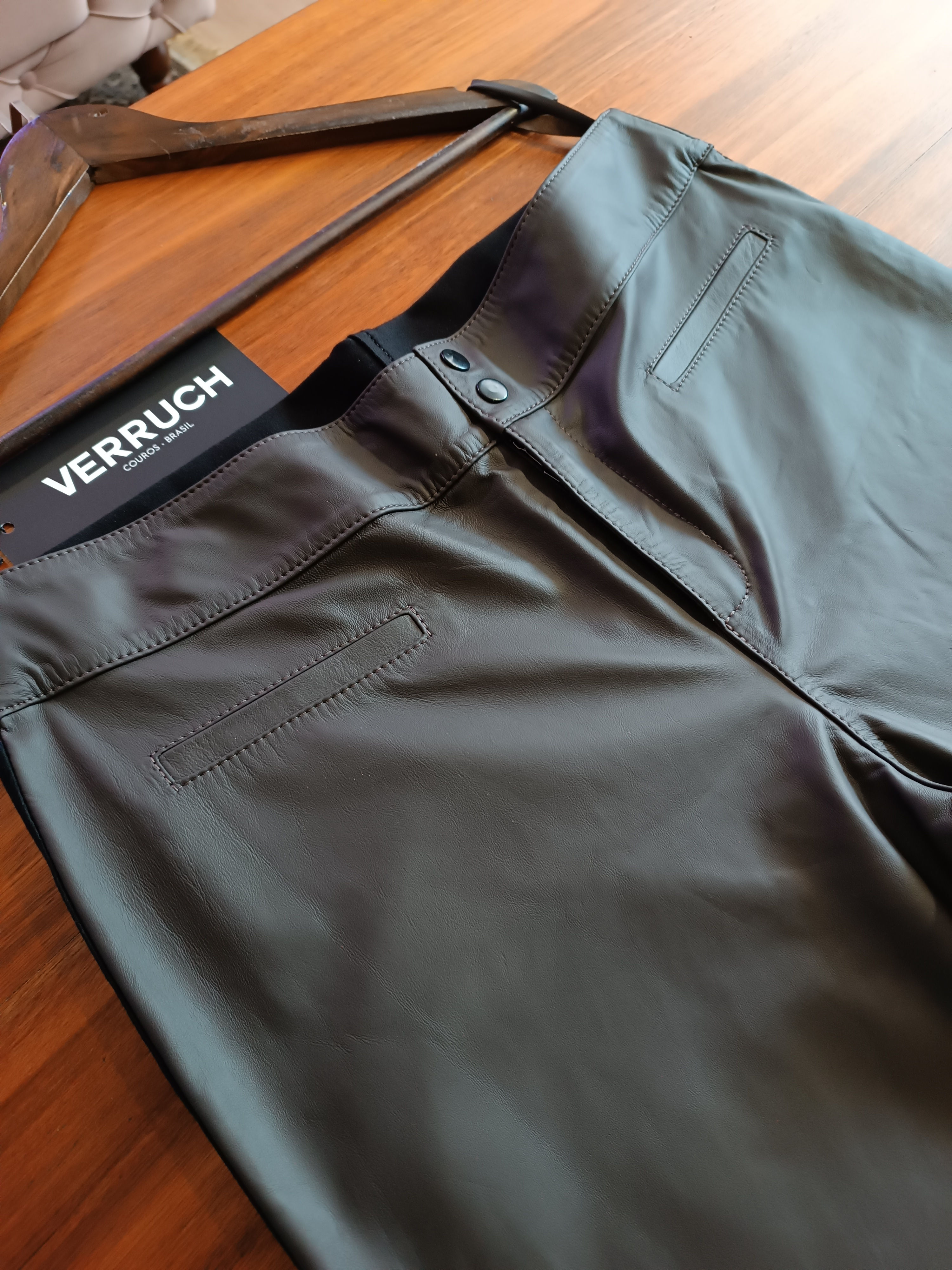 Calça de Couro Pelica Skinny Costas Malha