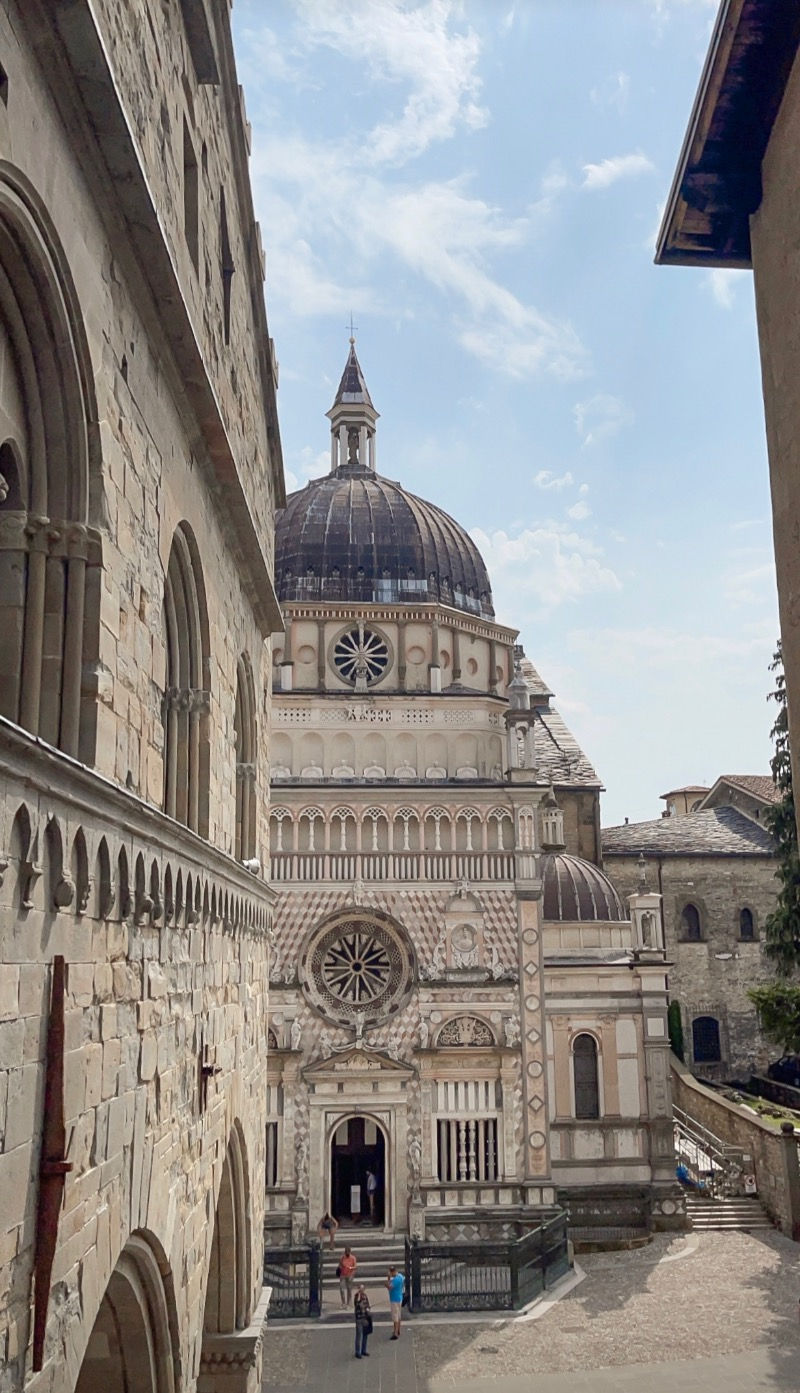 L'esterno della basilica di Santa Maria Maggiore a Bergamo