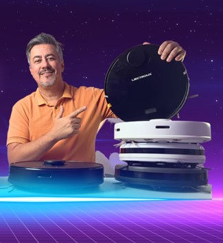 Homem de polo laranja aponta para robô aspirador preto e branco da Liectroux, em fundo roxo futurista.