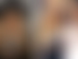 Montagem com Kiki Tavolaro cantando e outro registro ao lado da cantora Lauana Prado mostrando a conexão entre fã e artista