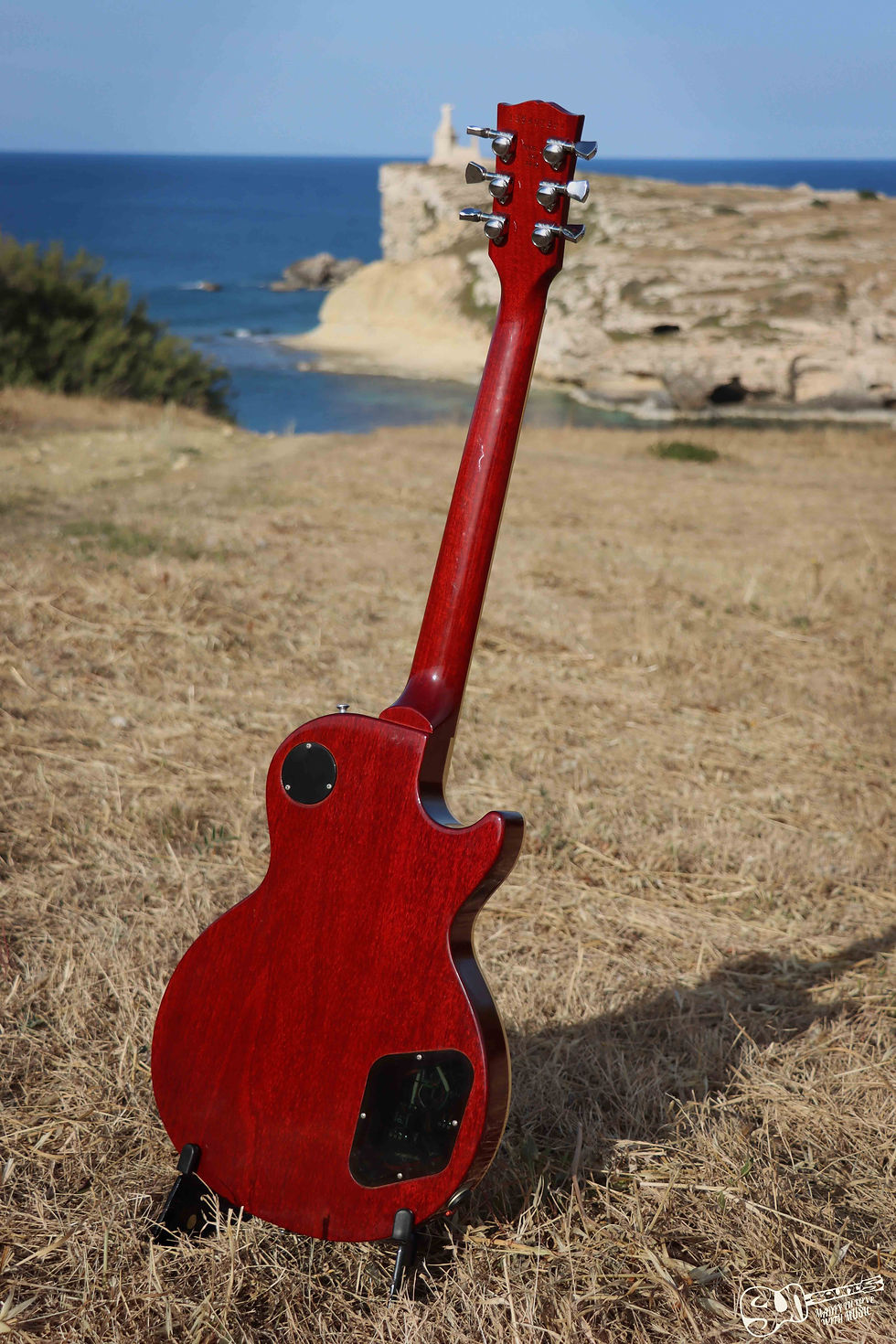 Thumbnail: Malta Gibson Guitars