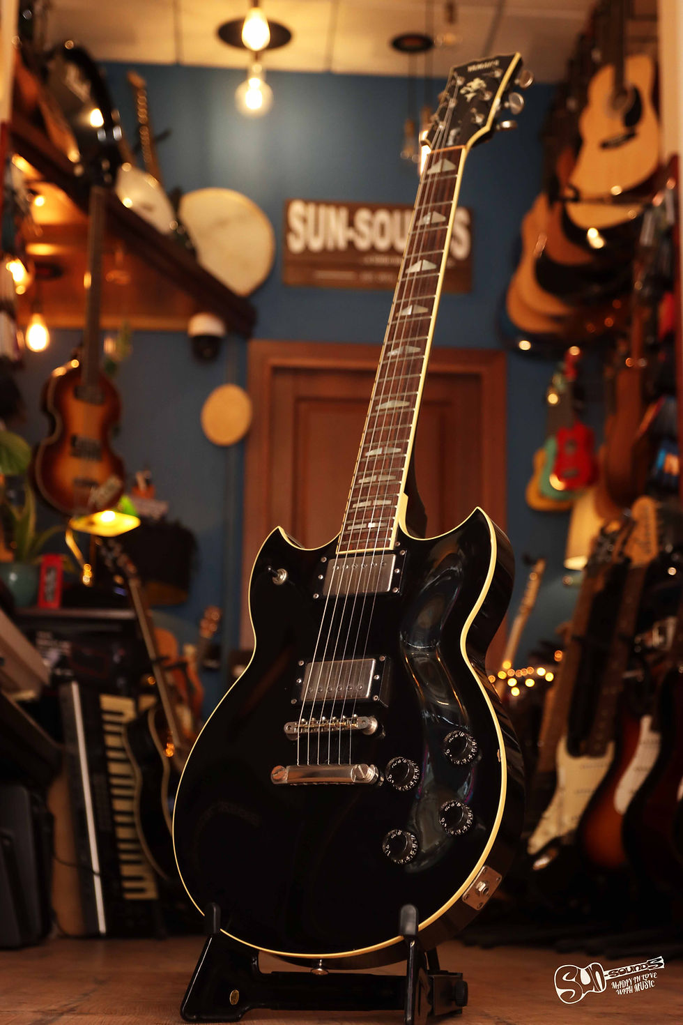 Thumbnail: used electric guitar