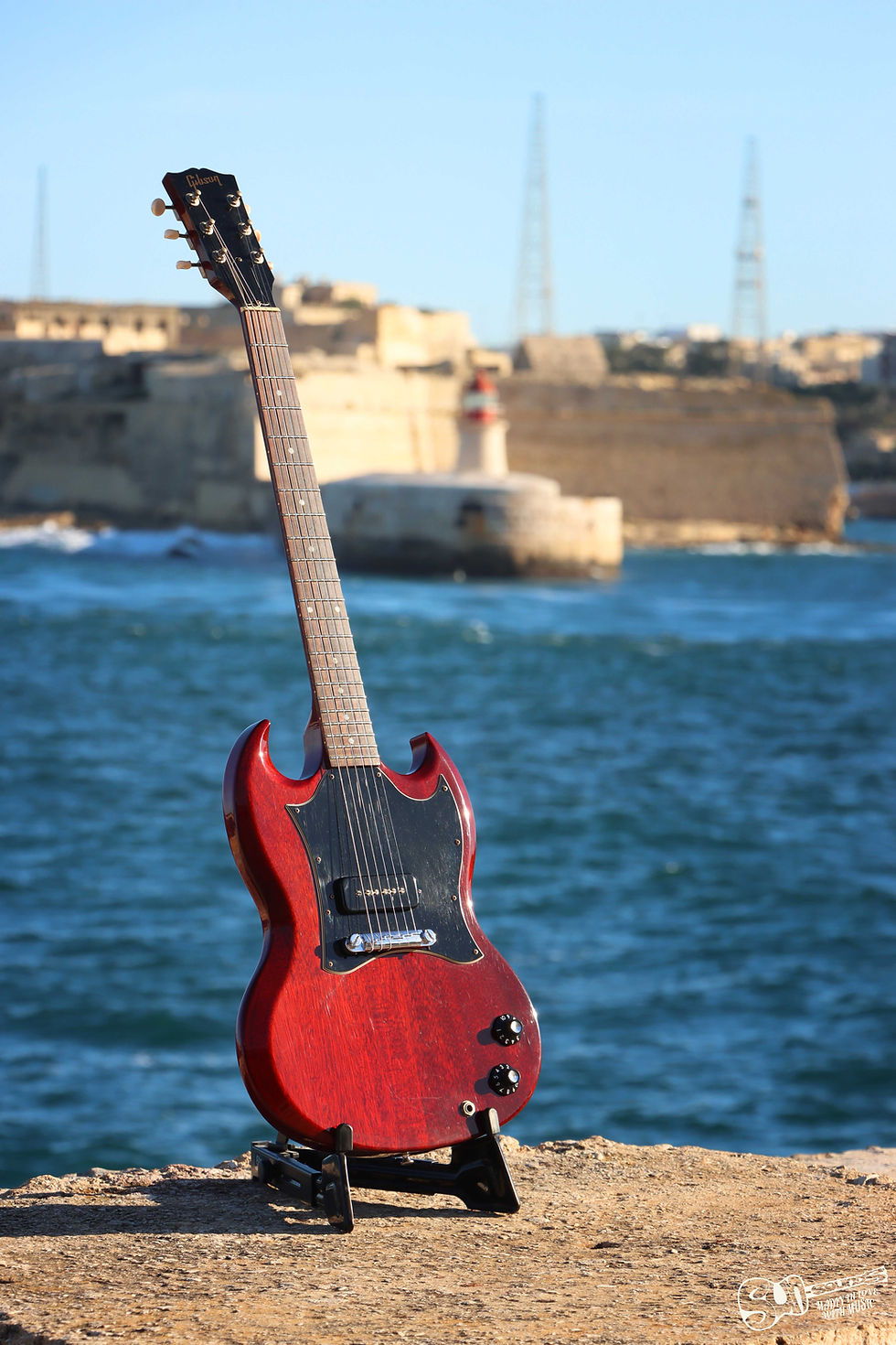 Thumbnail: gibson sg used second hand guitars in europe