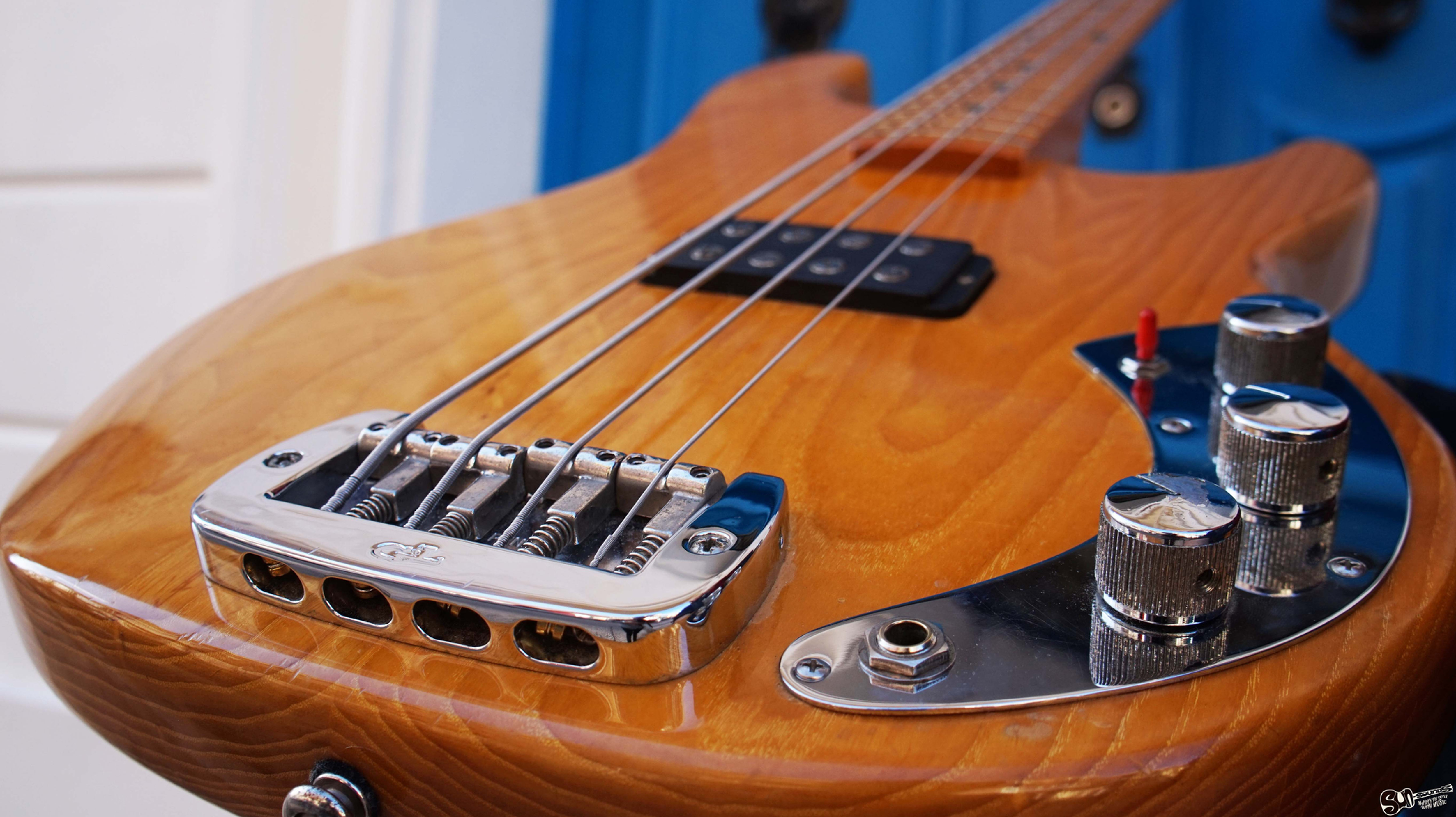 G&L L1000 Bass made in USA 1982 sunsound