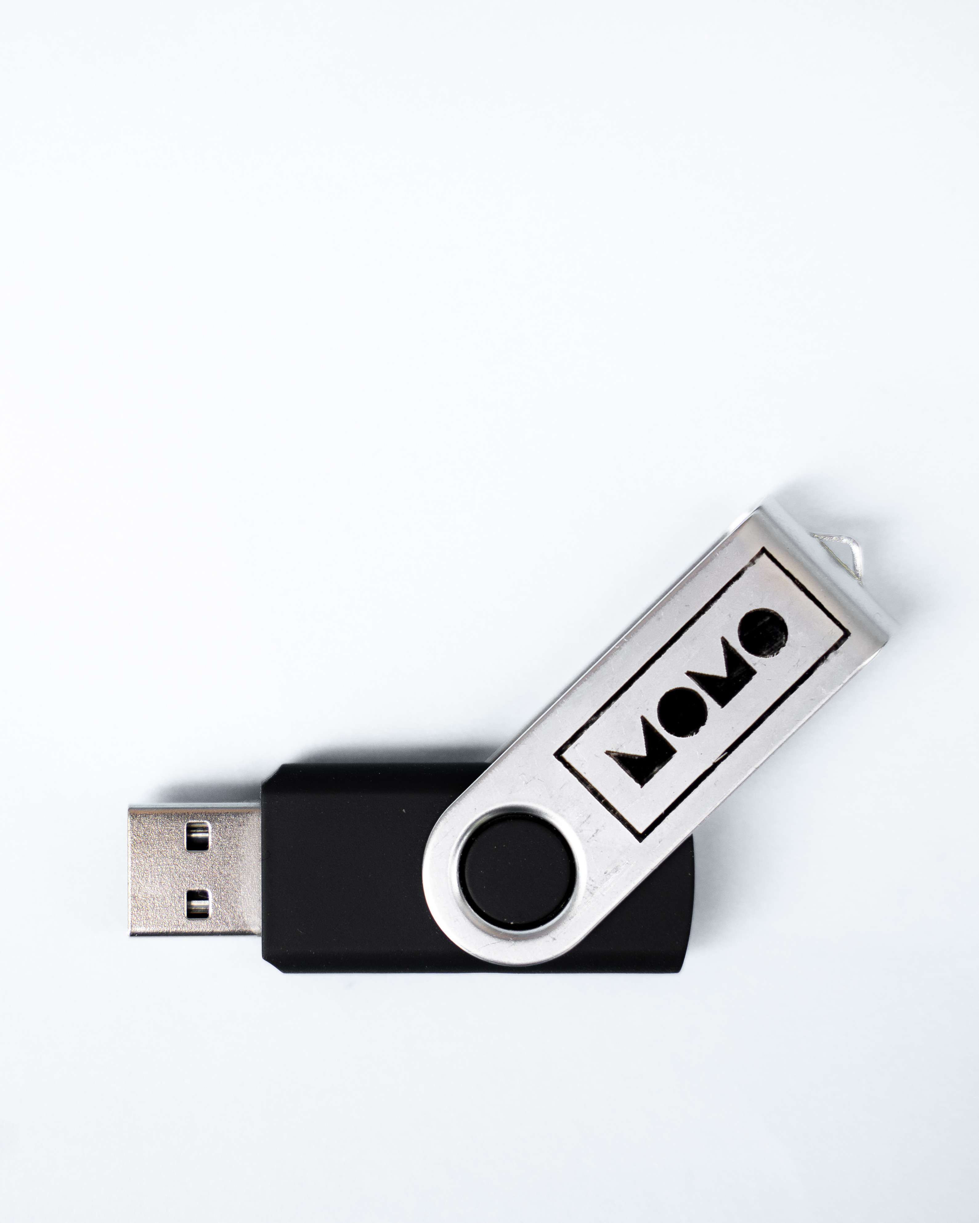 Momo Pendrive