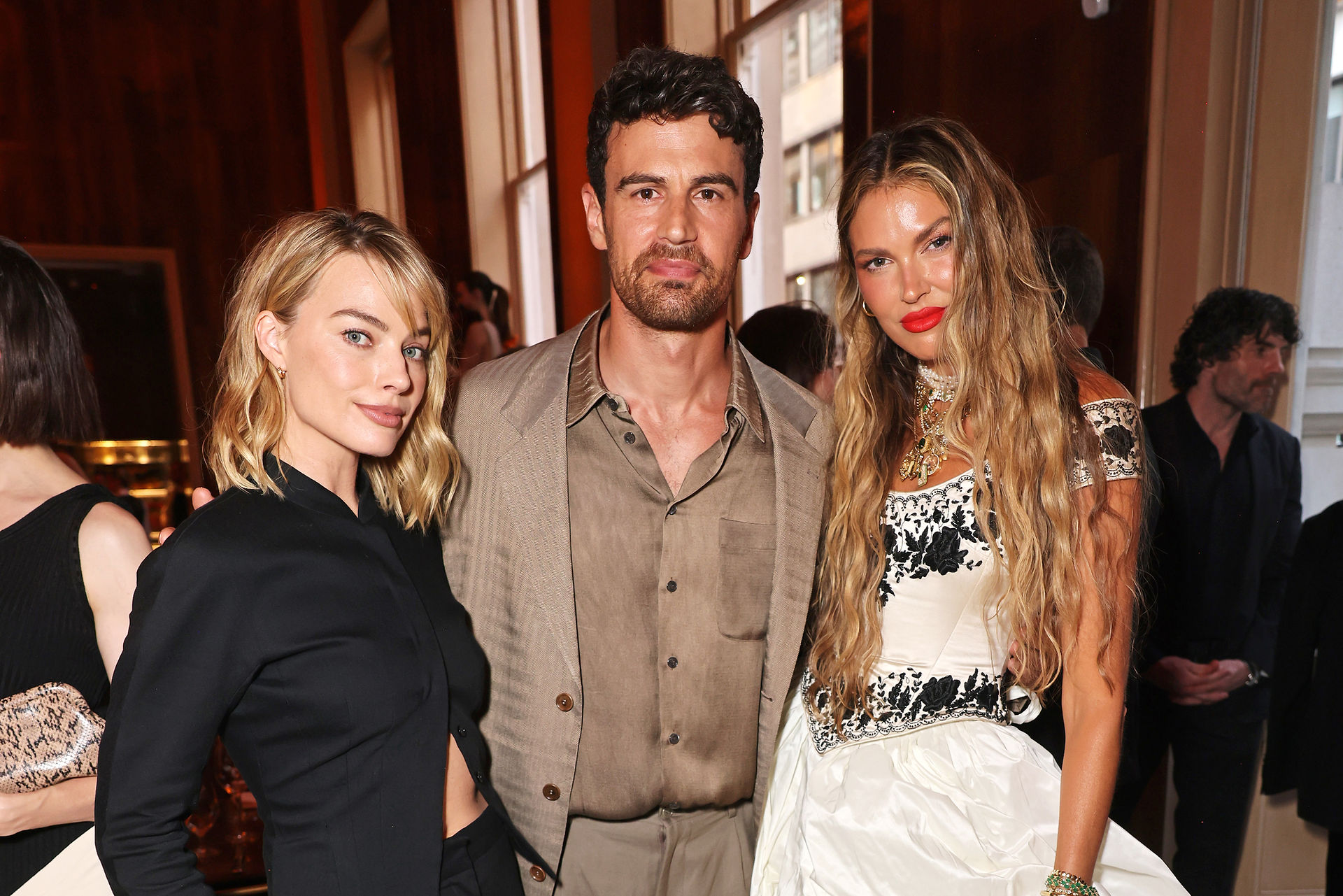 Margot Robbie, Theo James and Bella Hunter