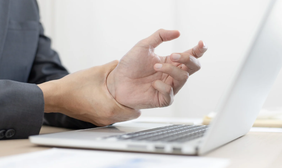 Thumb pain after prolonged typing
