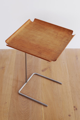 Tray Table #4950 / Herman Miller | BUILDING