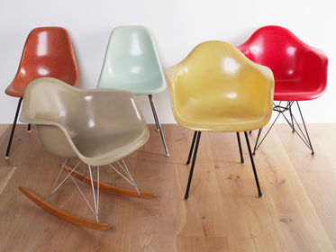 Molded Plastic Chair / Herman Miller