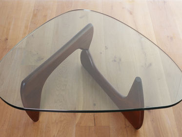 Noguchi Coffee Table / Herman Miller