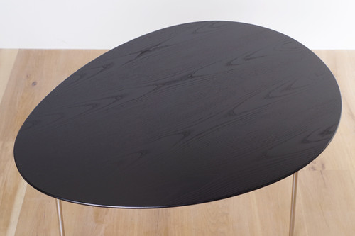 Egg Table - 100th Anniversary Edition / Fritz Hansen | BUILDING