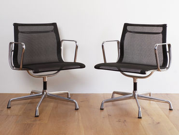 Aluminum Group Chair / Herman Miller