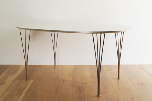 Super-Elliptical Table B612 / Fritz Hansen | BUILDING