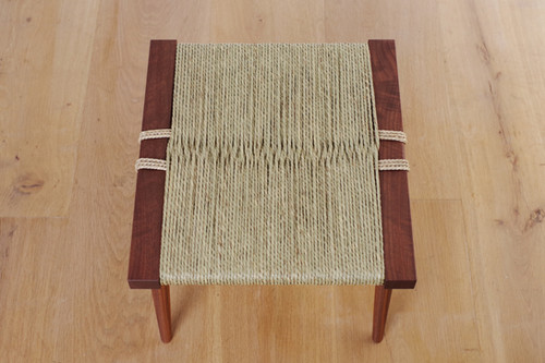 Grass Seated Stool / Sakura Seisakusho | BUILDING