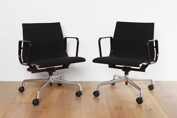 Aluminum Group Chair / Herman Miller