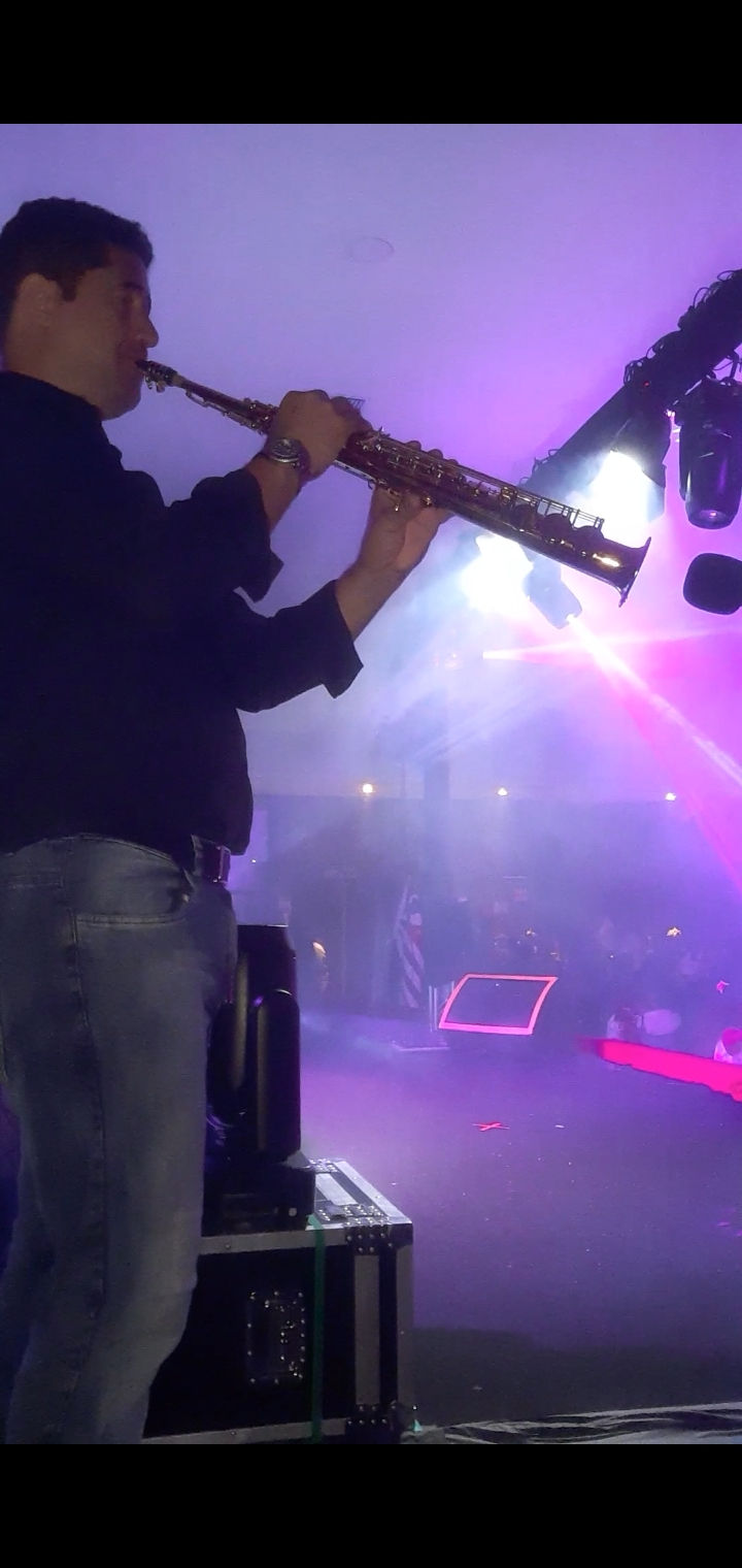 Miniatura: Saxofonista solo  para eventos sociais/ Formatura/ Baile 