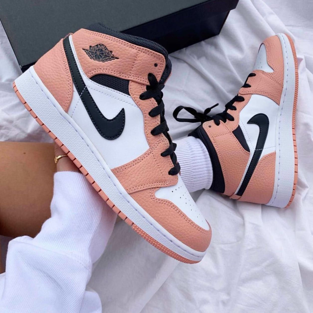 Nike Air Jordan 1 Mid "Quartz"