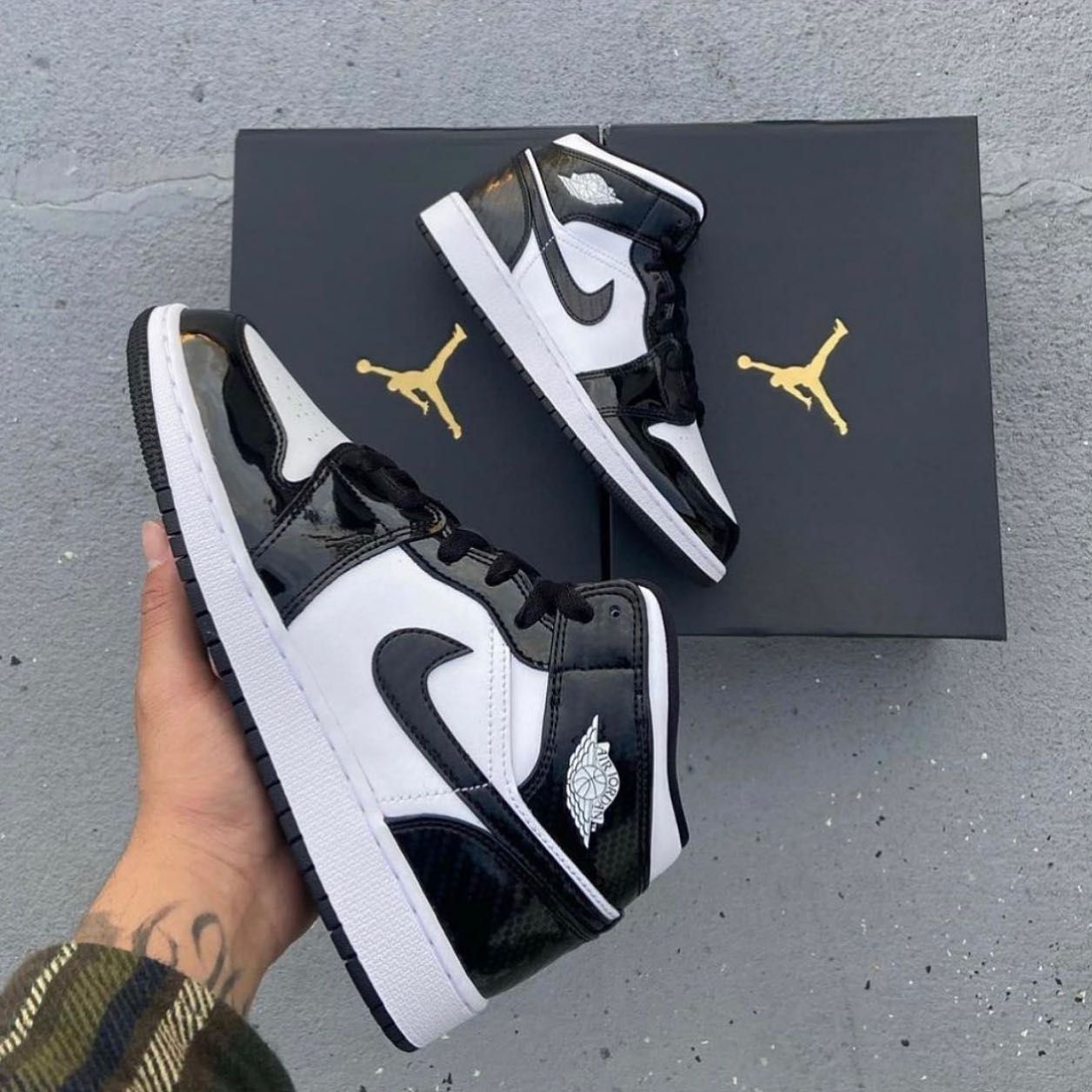 Nike Air Jordan 1 Mid "Carbon Fiber"