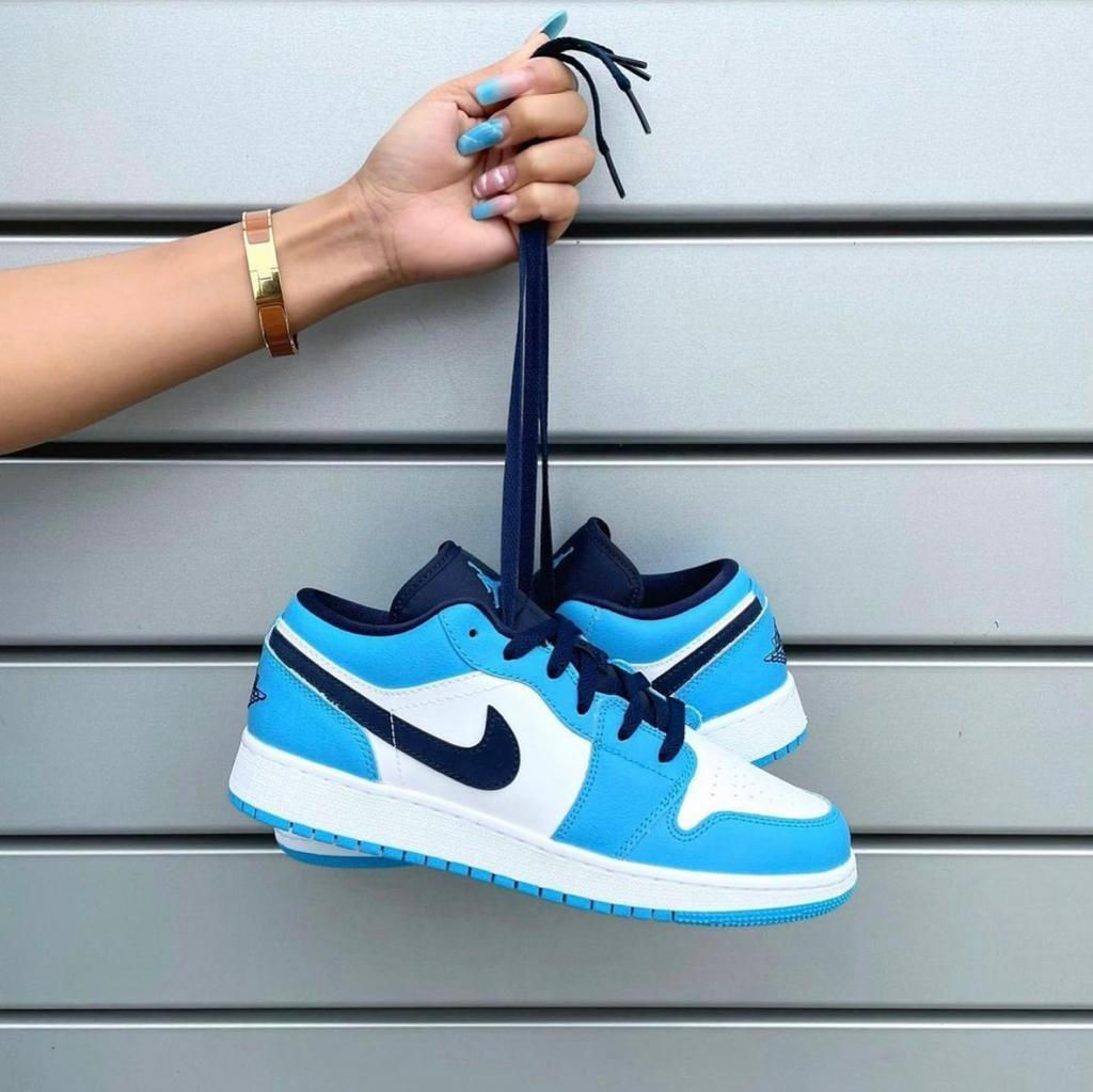Nike Air Jordan 1 Low "UNC"