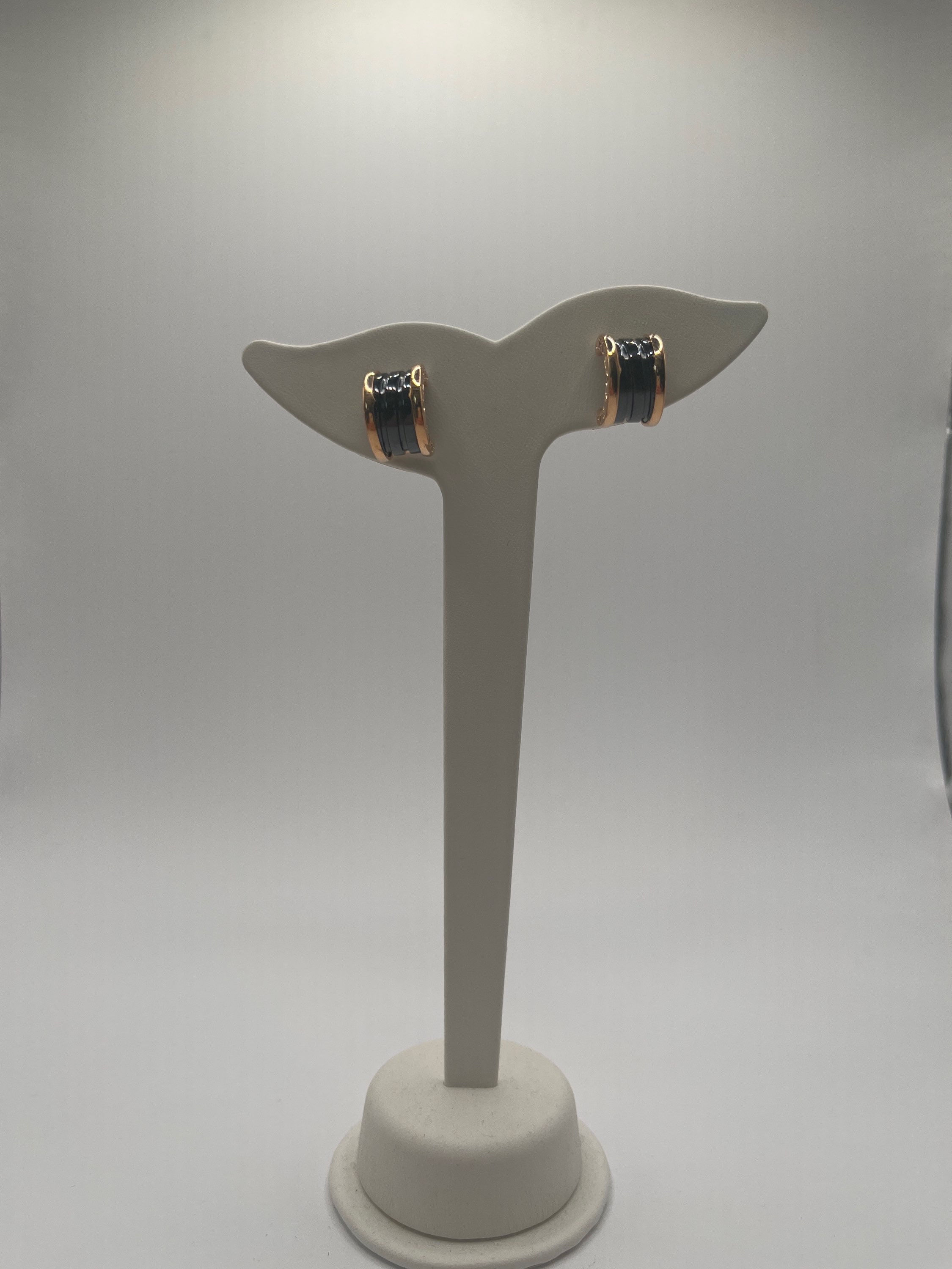 Orecchini Bvlgari in oro 18k e ceramica