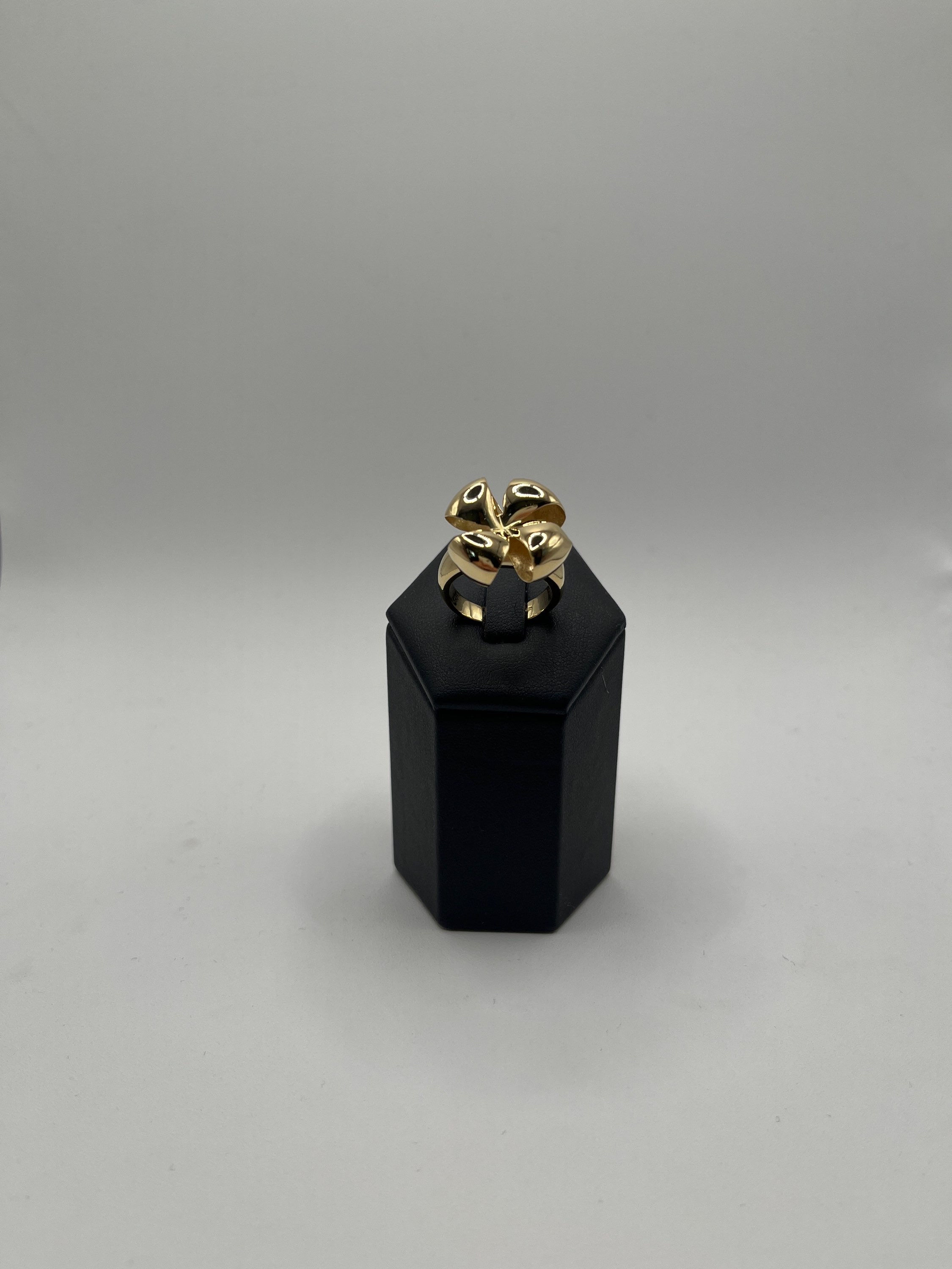 Anello Fiore in oro giallo 18k 