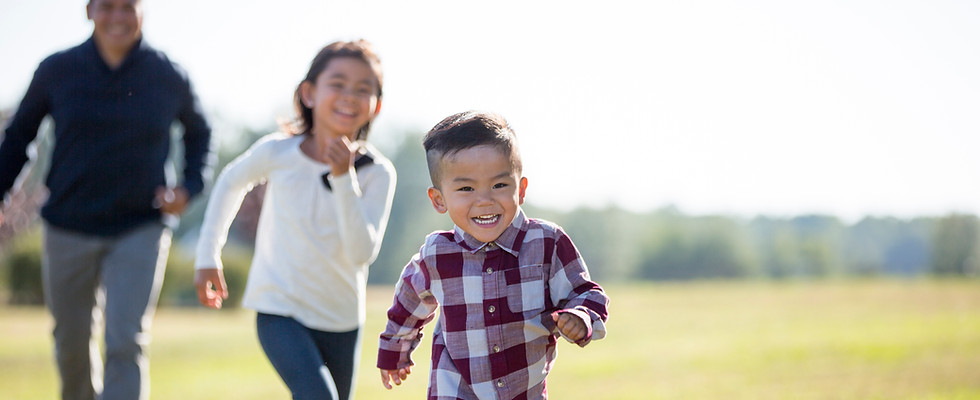 les enfants en cours d'exécution