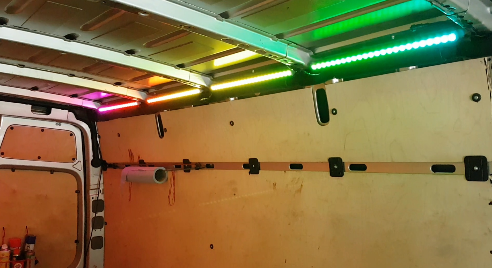 Dibaful LED Innenbeleuchtung Auto RGB - 4,5m Ambientebeleuchtung Mit App Steuerung - USB Musiklichtleiste Für Auto