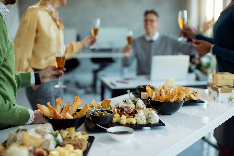 Buffet sur une table lors d'un événement corporatif