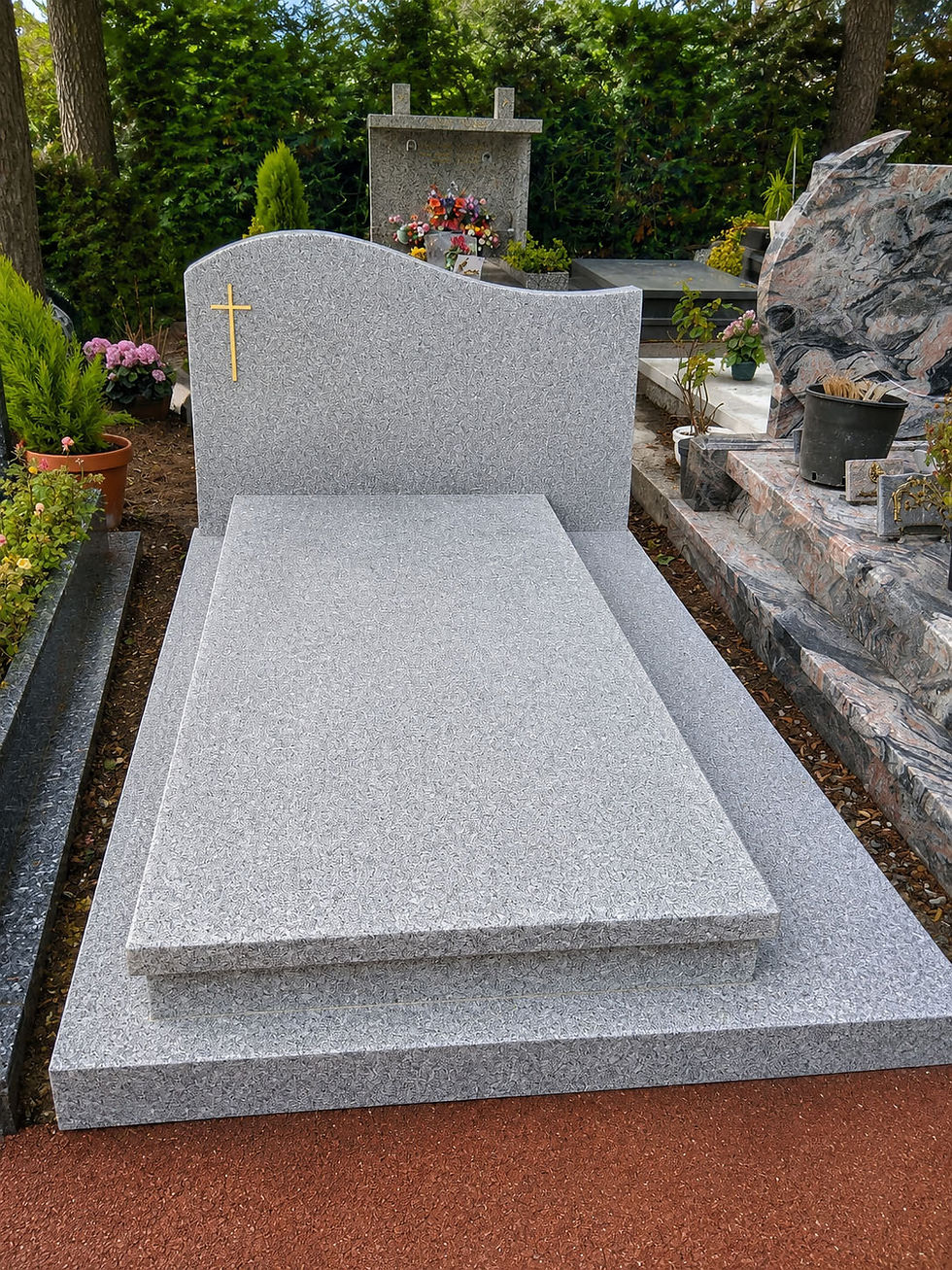 Monument fnéraire en granit à Villeneuve-Loubet
