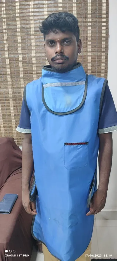 LEAD APRON WITH THYROID COLLAR