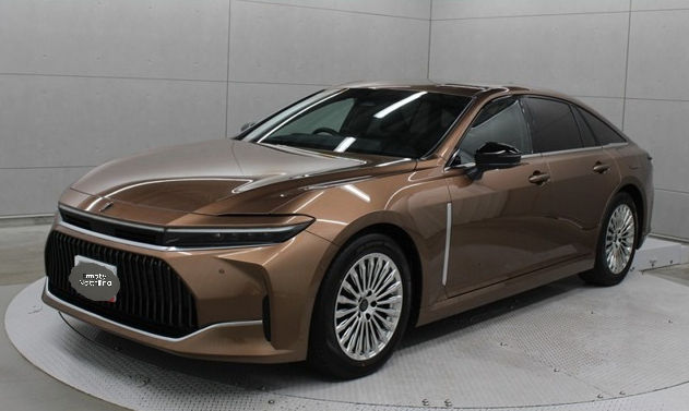 Toyota Crown Sedan 2025 – 2.5 Z Hybrid