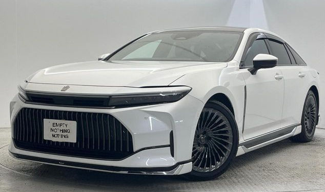 Toyota Crown Sedan 2025 – 2.5 Z Hybrid