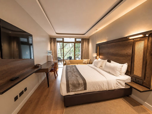 Modern Pearl Suite bedroom with king bed and balcony view