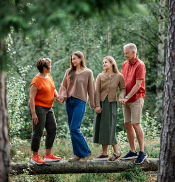 Familiebilder i skogen på Kløfta