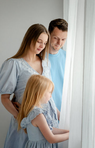 familie fotografert i studio på Kløfta