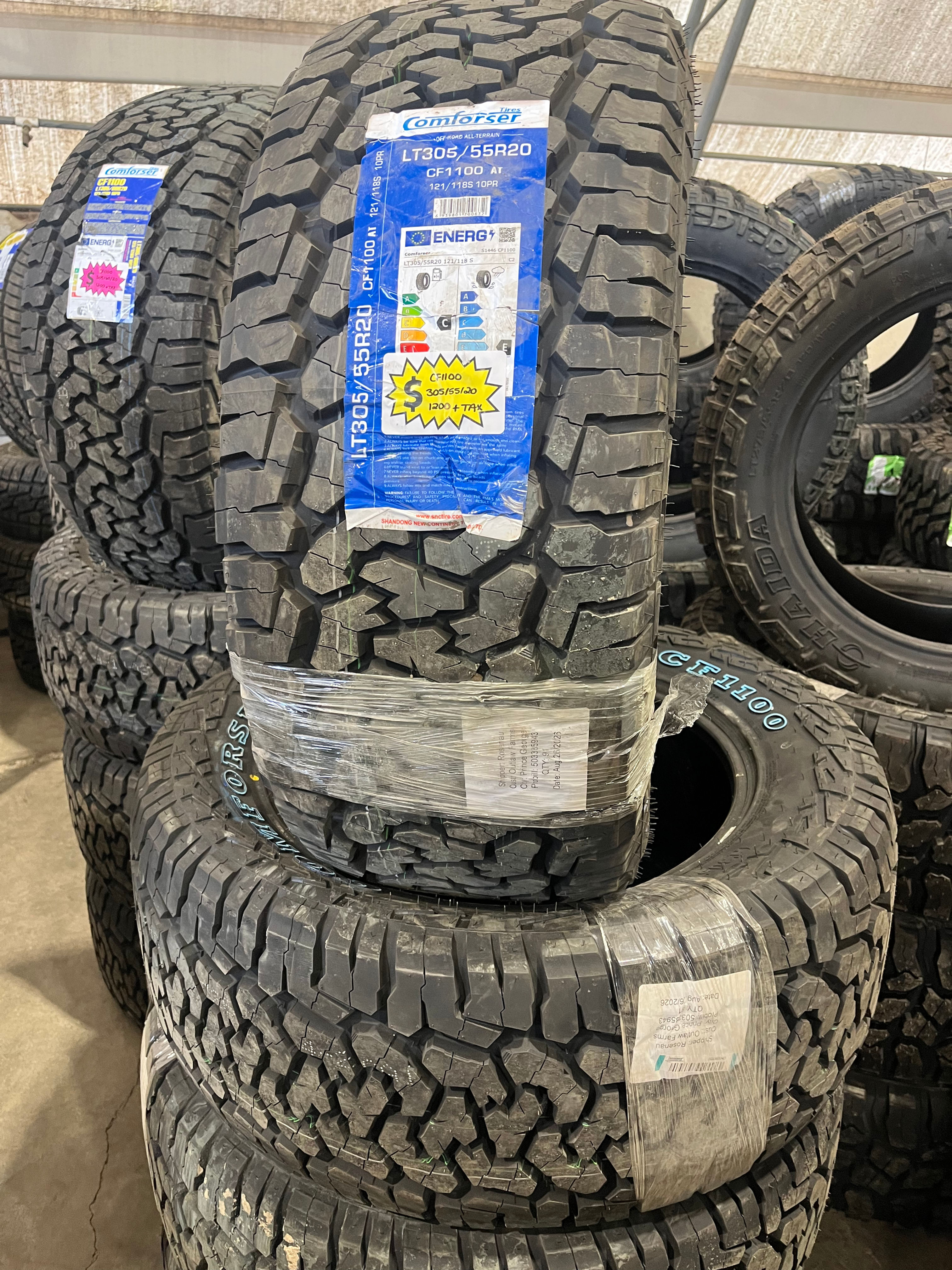 Set of 4 - 305/55/20 Comforser CF1100