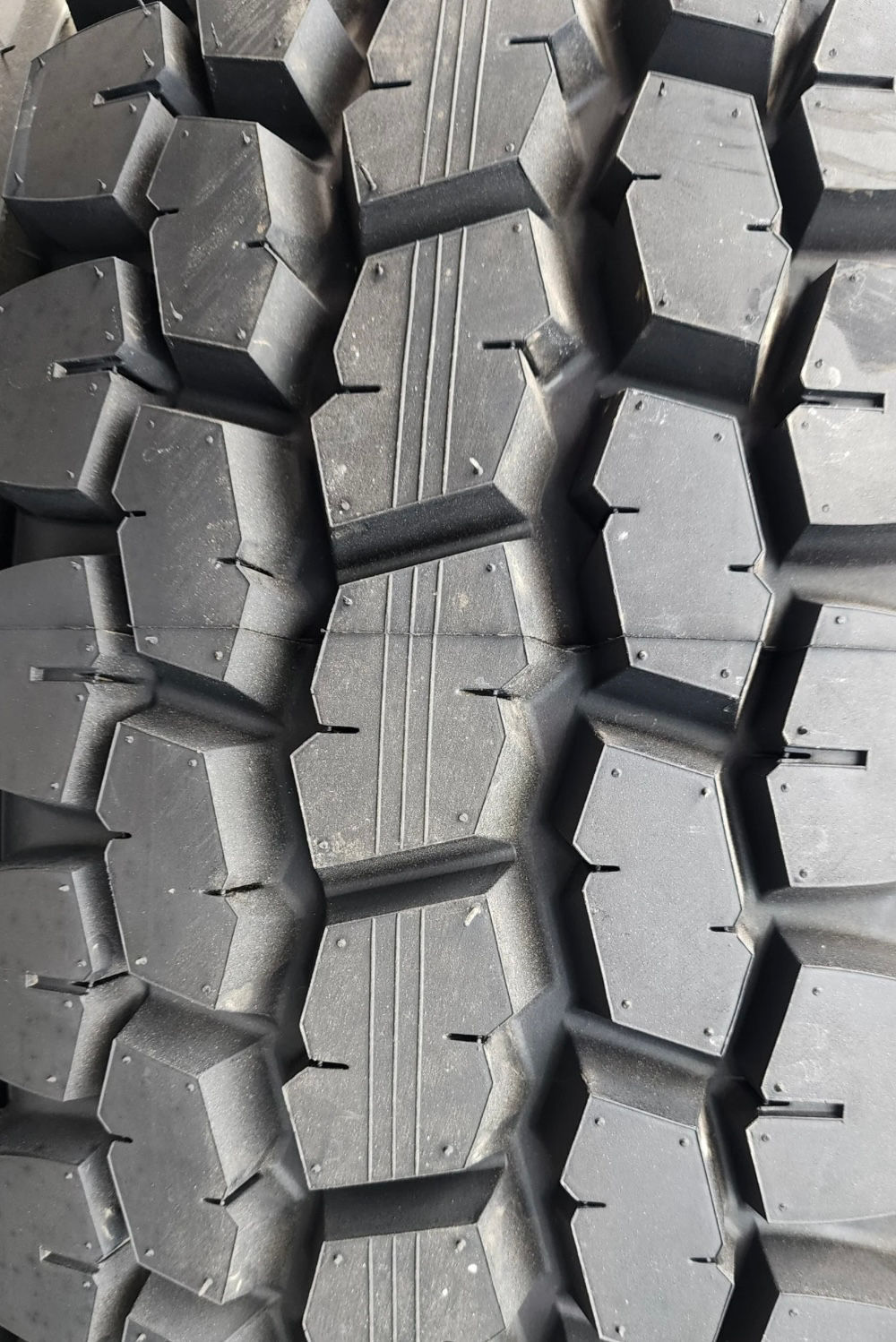 11R/22.5 Armour Force 18 Drive Tire 16Ply