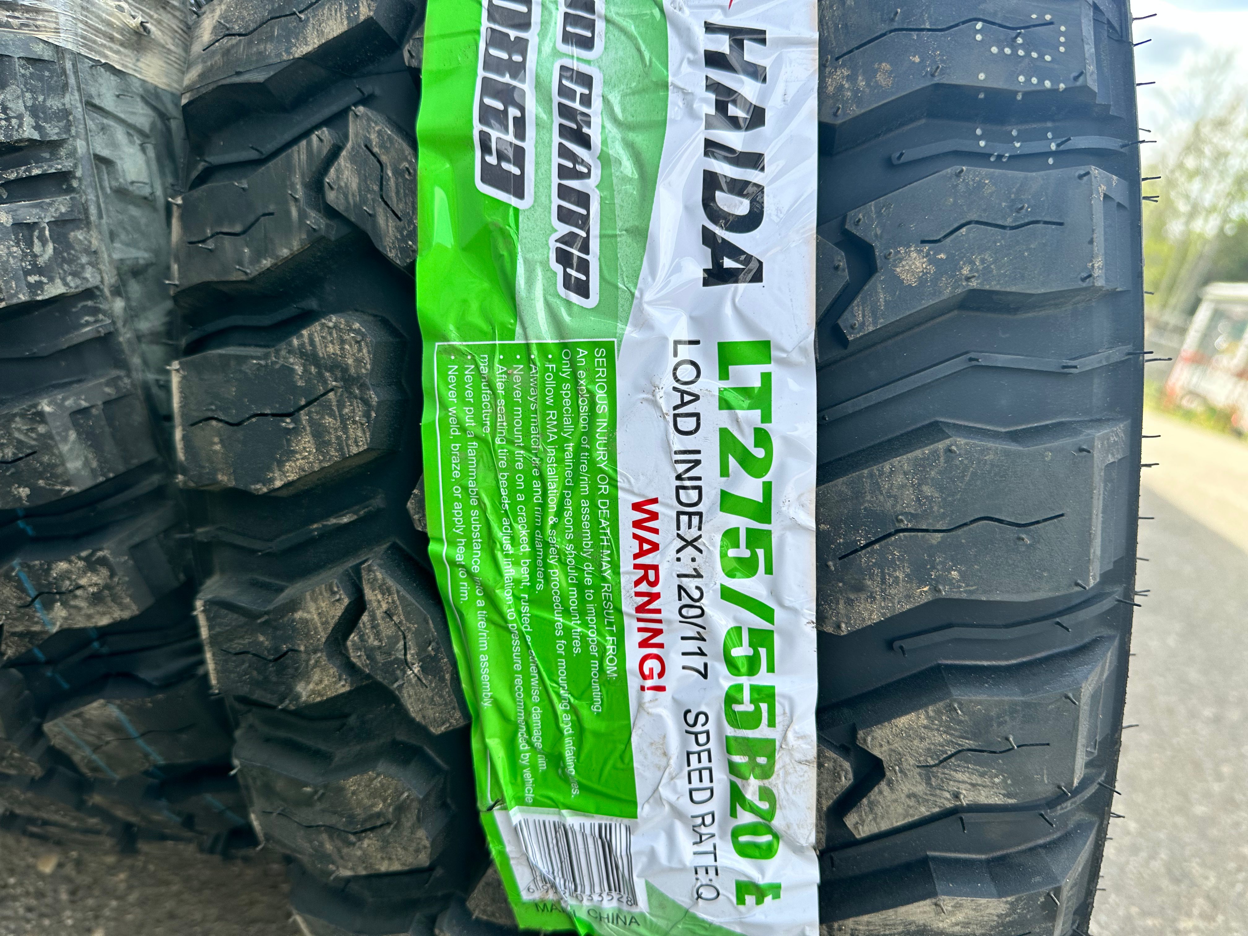 Set of 4 275/55/20 haida mud champs 10ply