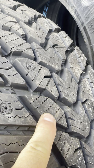 Thumbnail: 4new 275/60/20 comfoser wintwr tires