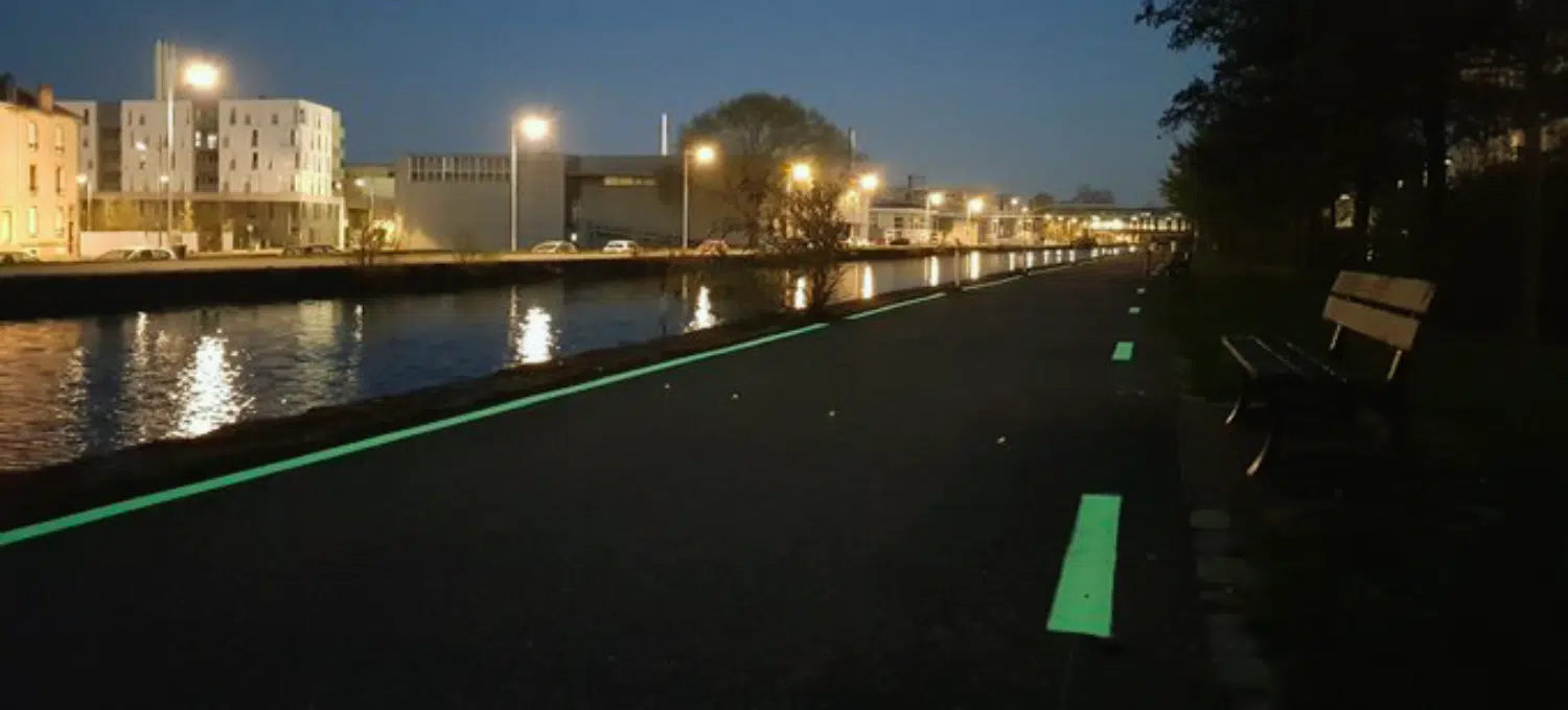 Piste cyclable à Nancy la nuit