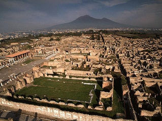 Reggia di Caserta e Scavi di Pompei, la CNN: “Visitateli ora o mai più”