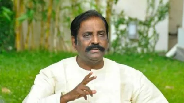 "போராட்டம் அடங்கவும், அமைச்சர் பதவி நிலைக்கவும் ஒரே தீர்வு நீட் தேர்வை ரத்து செய்வதுதான்" – கவிஞர் வைரமுத்து கருத்து