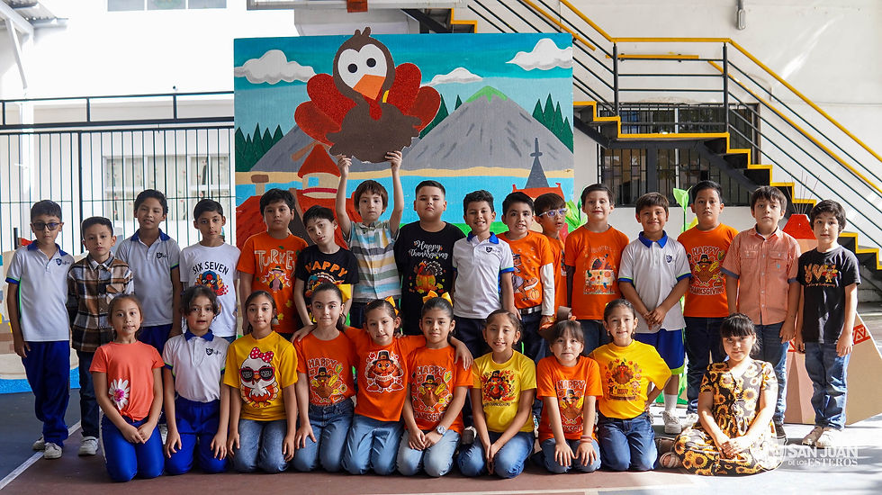 La representación de Thanksgiving permitió a nuestros alumnos aprender sobre esta tradición, fortaleciendo valores como la gratitud, el respeto cultural y la convivencia.